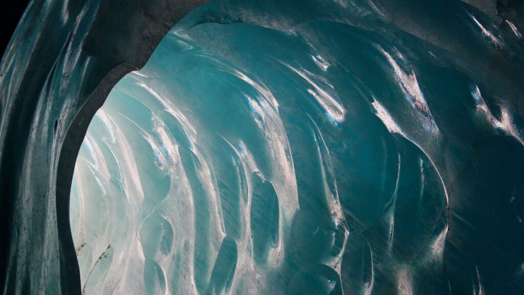 Grotta nel ghiaccio del ghiacciaio Mer de Glace 