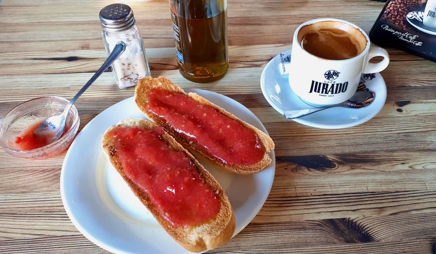 Pan con tomate: colazione tipica spagnola