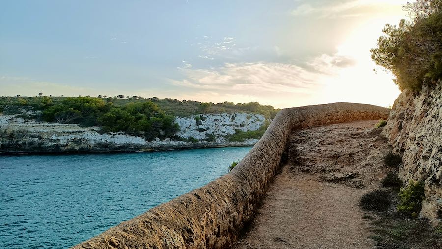 Passeggiata a Cala Romantica a Maiorca